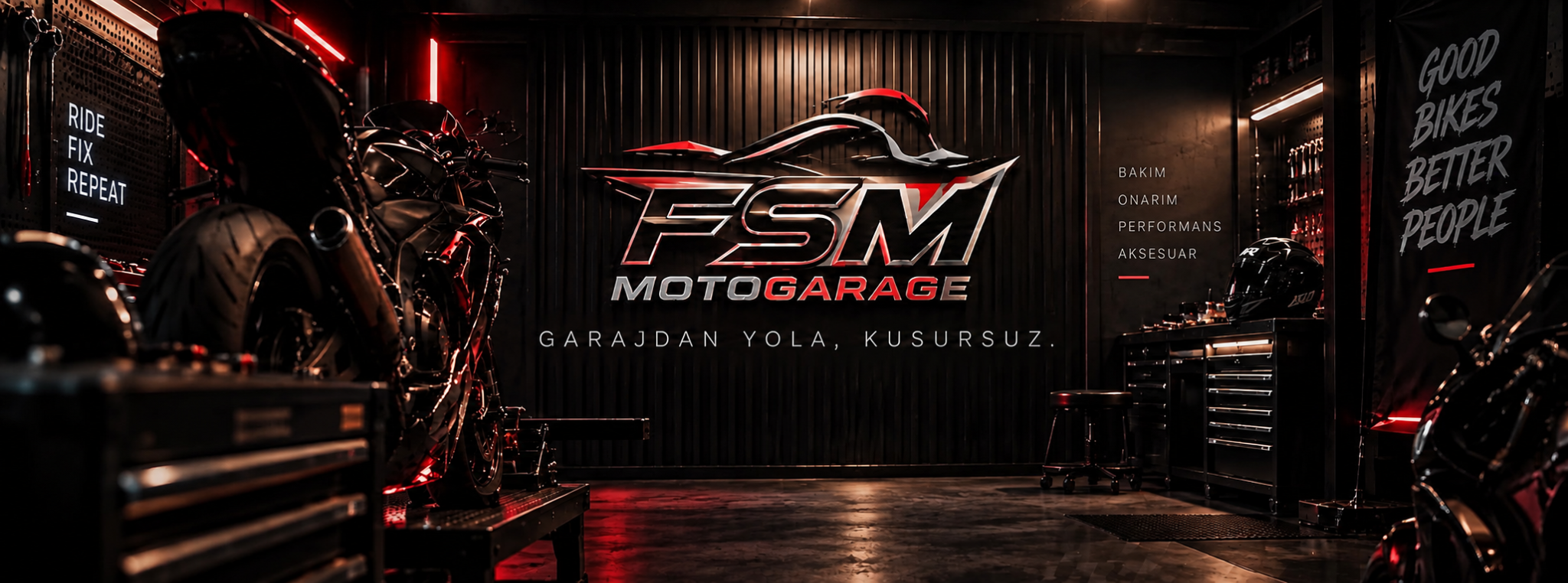 Kırmızı ışıklarla aydınlatılmış FSM MotoGarage motosiklet atölyesi